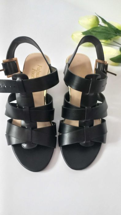 Чорні босоніжки новорічні 38 розмір нові