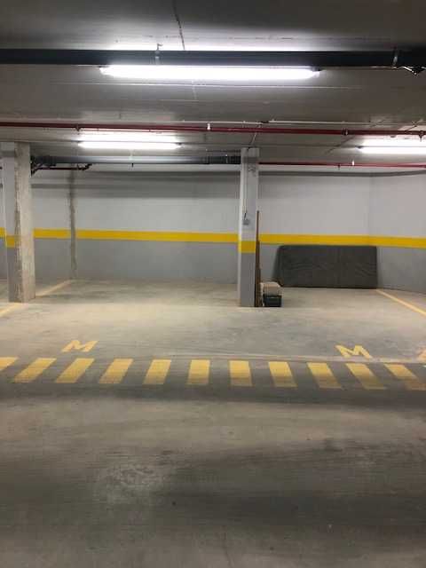 Aluga-se lugar de estacionamento duplo ou simples, em garagem