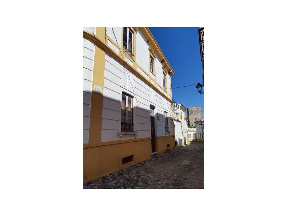 Casa Centenária no centro de Avis - Portalegre