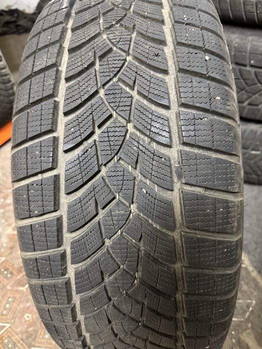 Шина зимняя Goodyear 285/60/18