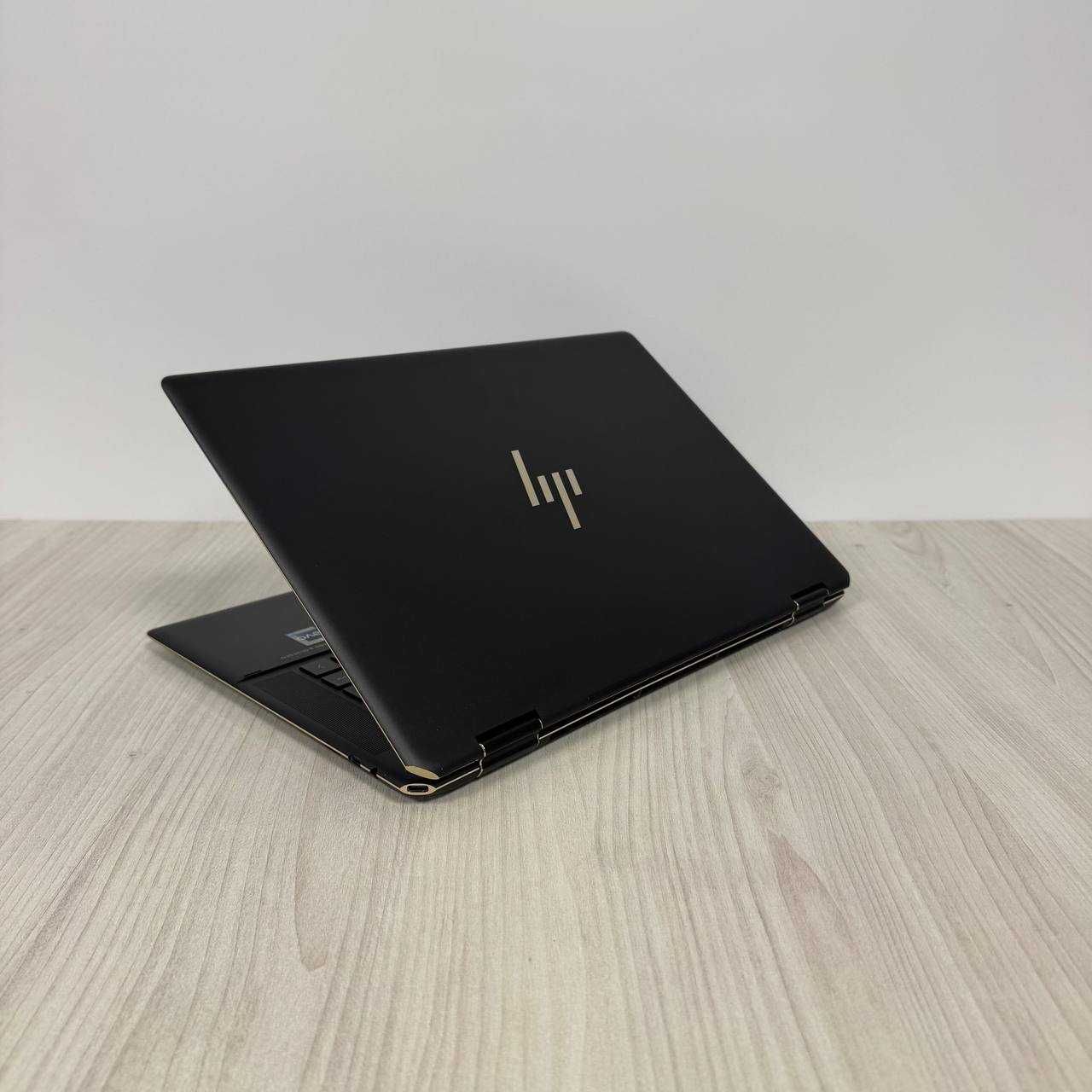 HP Spectre 16-f2013dx x360 3K i7-13700H 16GB SSD 512GB Iris Xe
