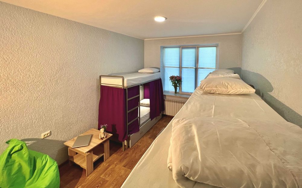 Место в комнате для ВПО, правый берег Киев! Без залога!