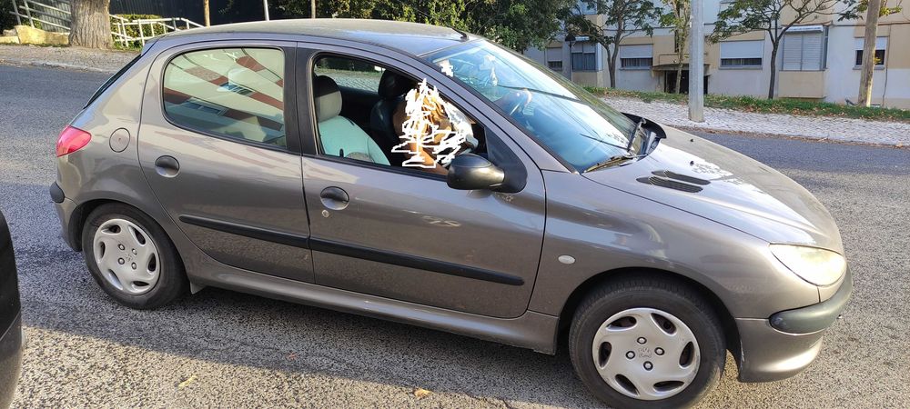 Peugeot 206 1.1 03/2000 em bom estado, viatura de garagem.