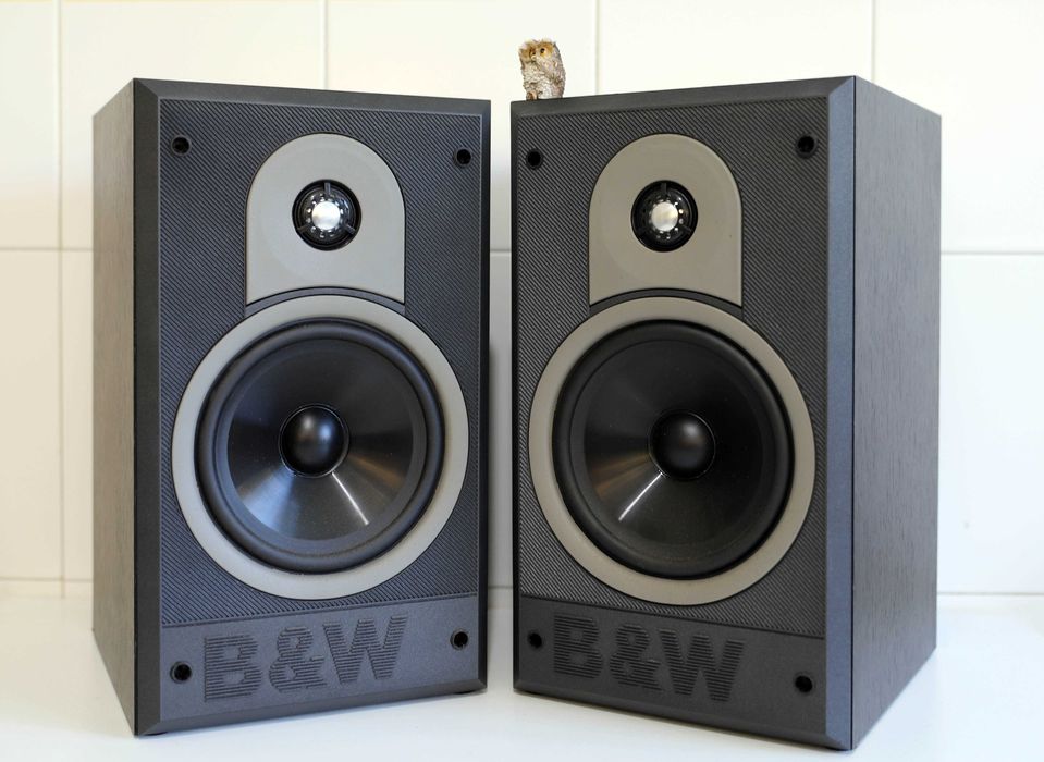 B&W colunas modelo DM600