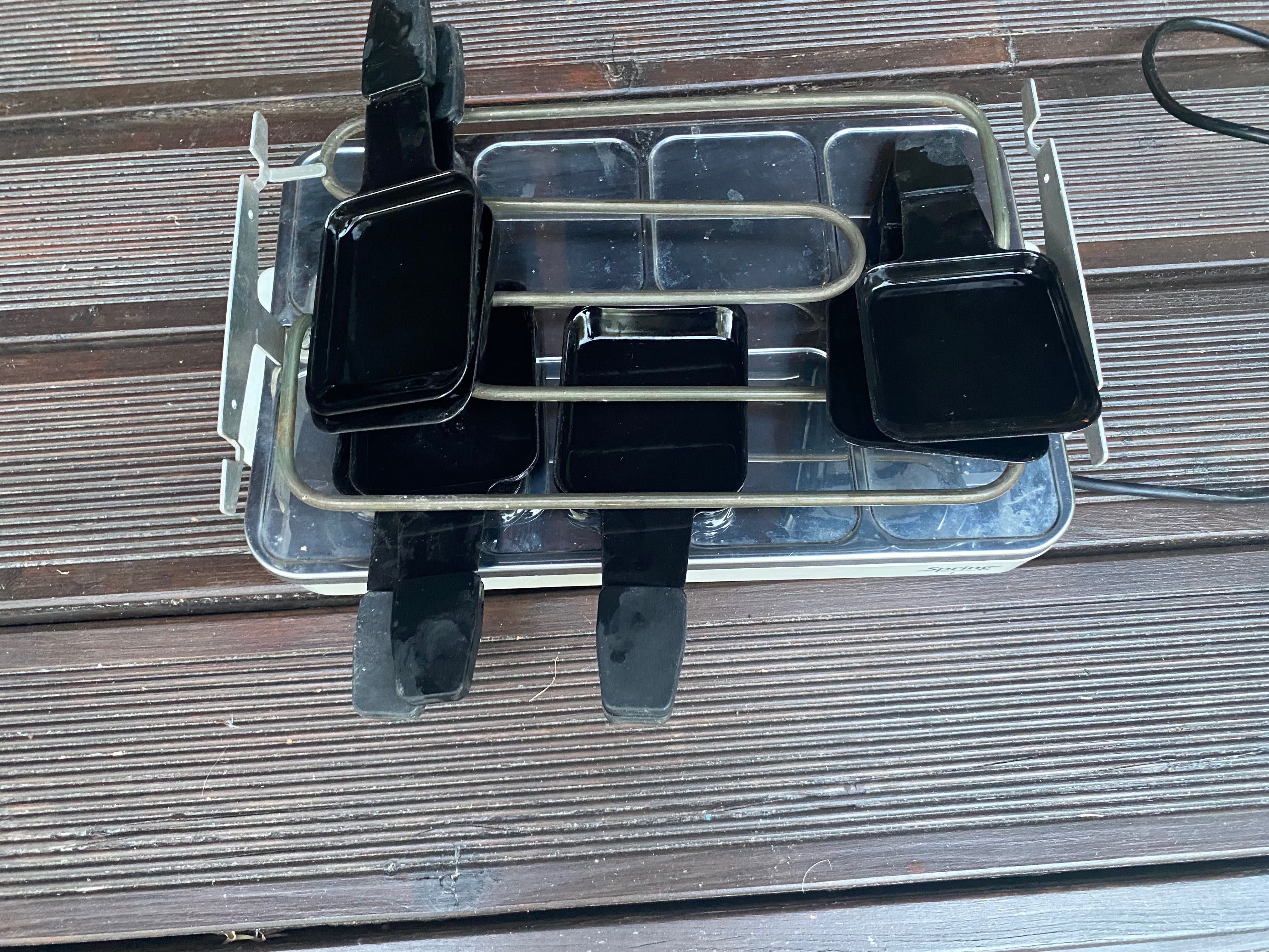 Grill elektryczny z tackami