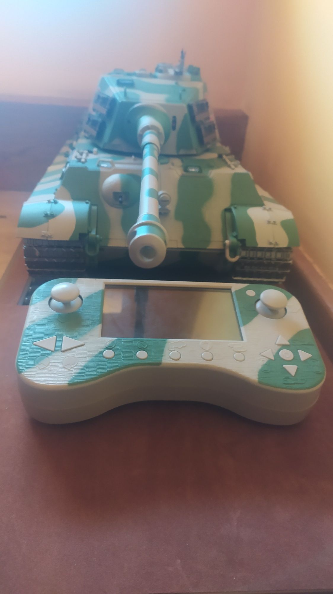 Tygrys królewski hachette  Tiger 2  czołg RC. 1:16