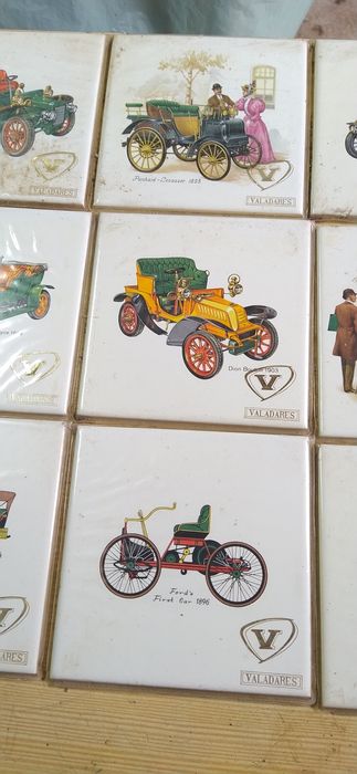 Azulejos alusivos a viaturas