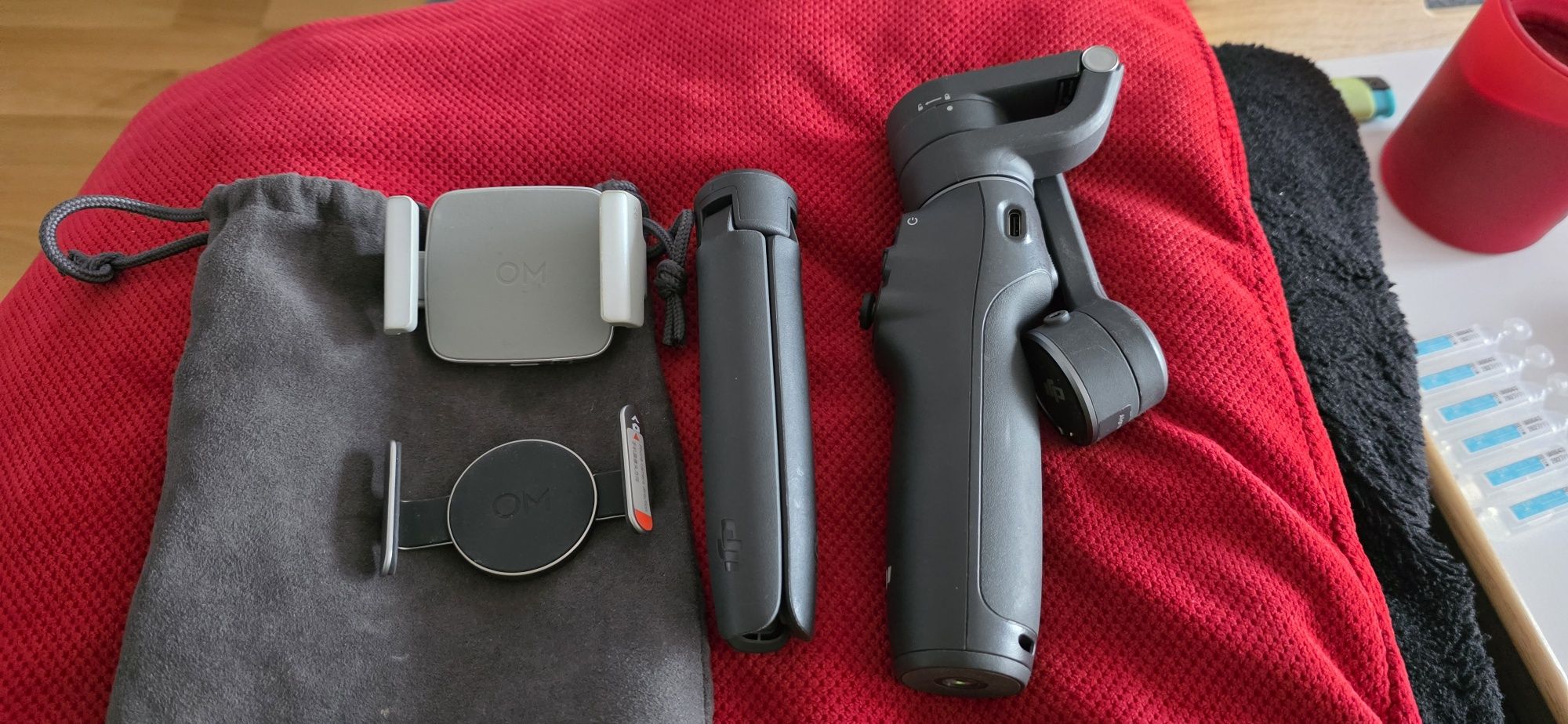 Gimbal DJI Osmo Mobile 6 + dodatkowo lampa LED