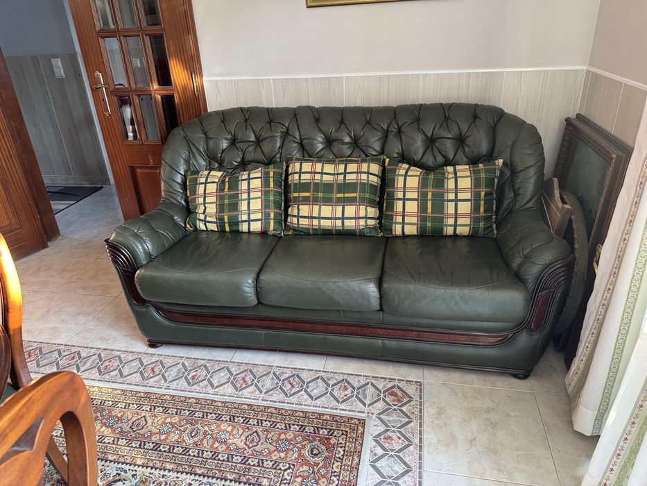 Sofá 3 lugares em pele