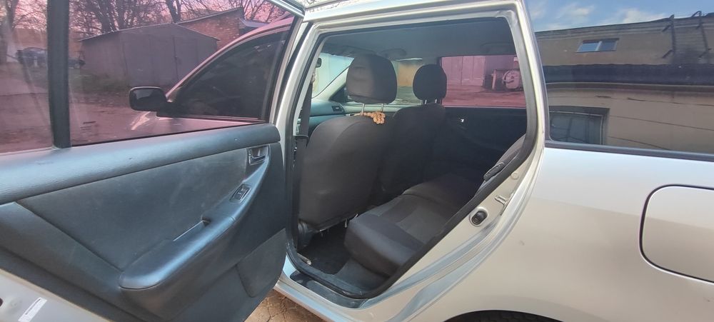 Продам автомобіль Toyota Corolla 120 універсал