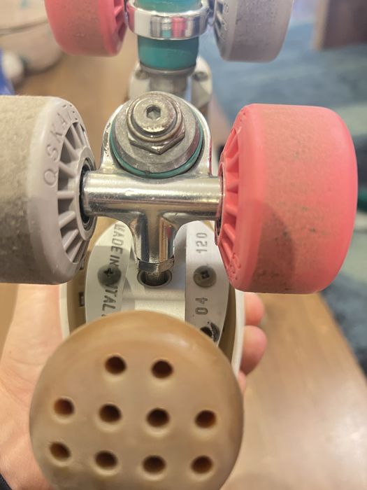 Patins  edea 230 bom estado rodas e regulementos com pouco uso