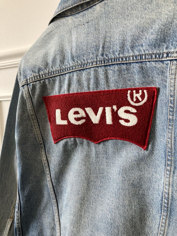 Kurtka Levi’s / Jasny jeans / Rozmiar 34 XS