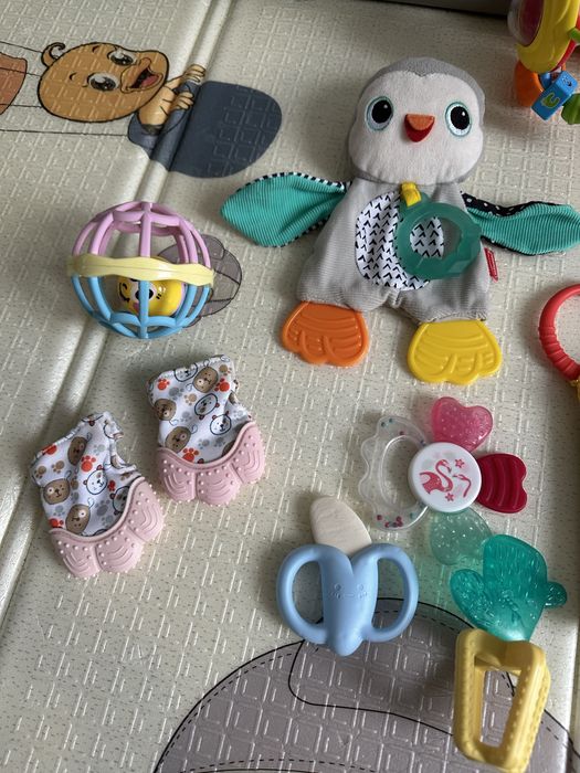 Іграшки дитячі від народження