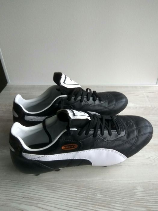 Футбольні бутси з шипами Puma Esito