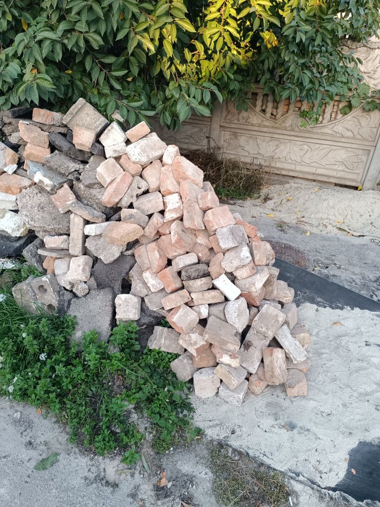 Строй кирпич даром
