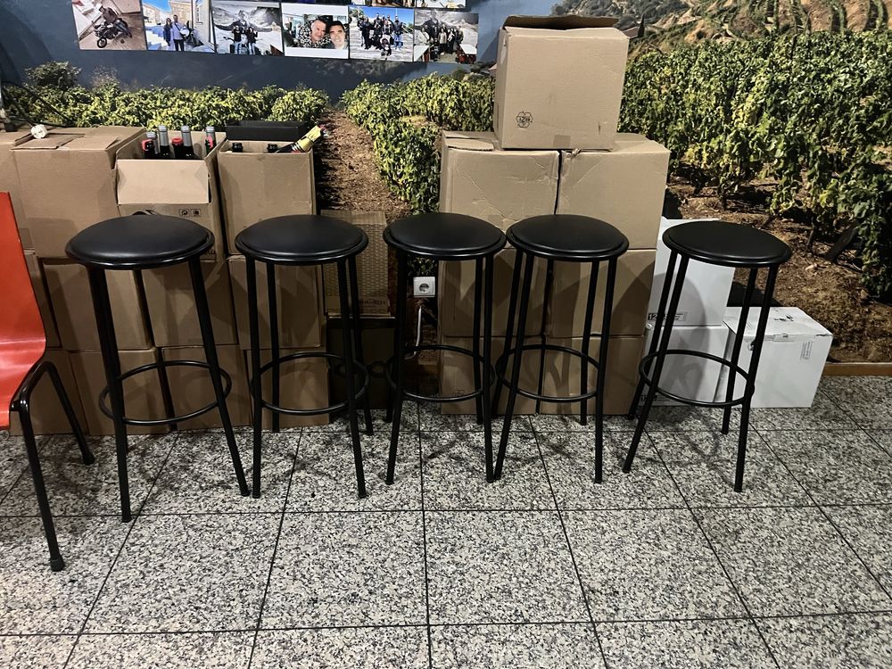 Bancos de balcao, novos sem uso praticamente