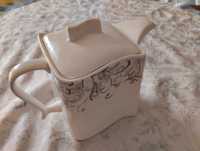 Biały imbryk ze zdobieniami poj. 1 litr ceramika / fajans/ porcelana