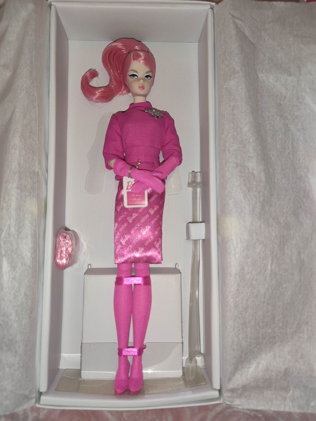 Lalka Barbie z serii Silkstone Proudly Pink artykuowana