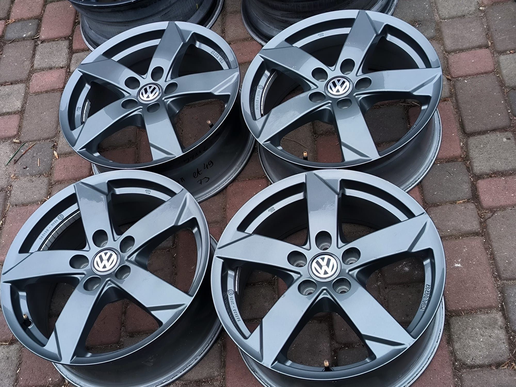 Felgi aluminiowe 17 Volkswagen Golf Passat Touran Sharan Tiguan 5x112