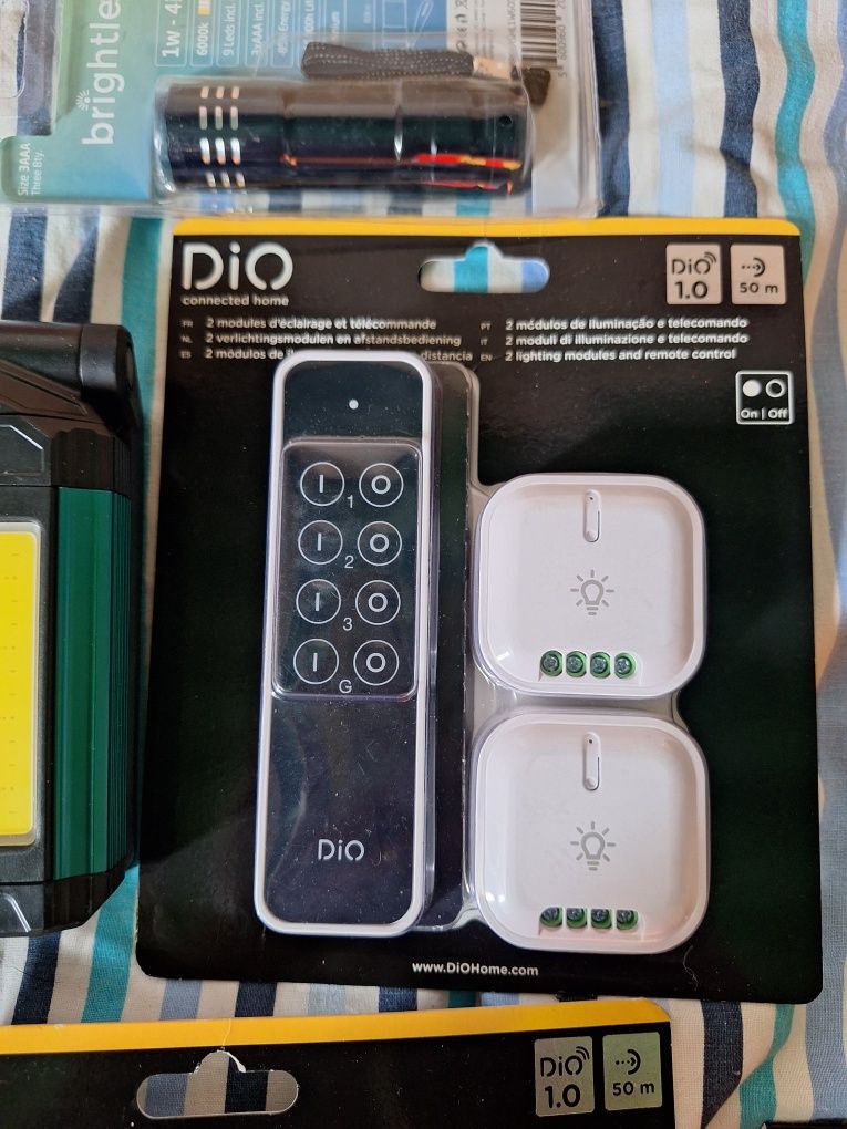 Vendo este material eléctrico novo 9 artigos por 15 euros mais portes