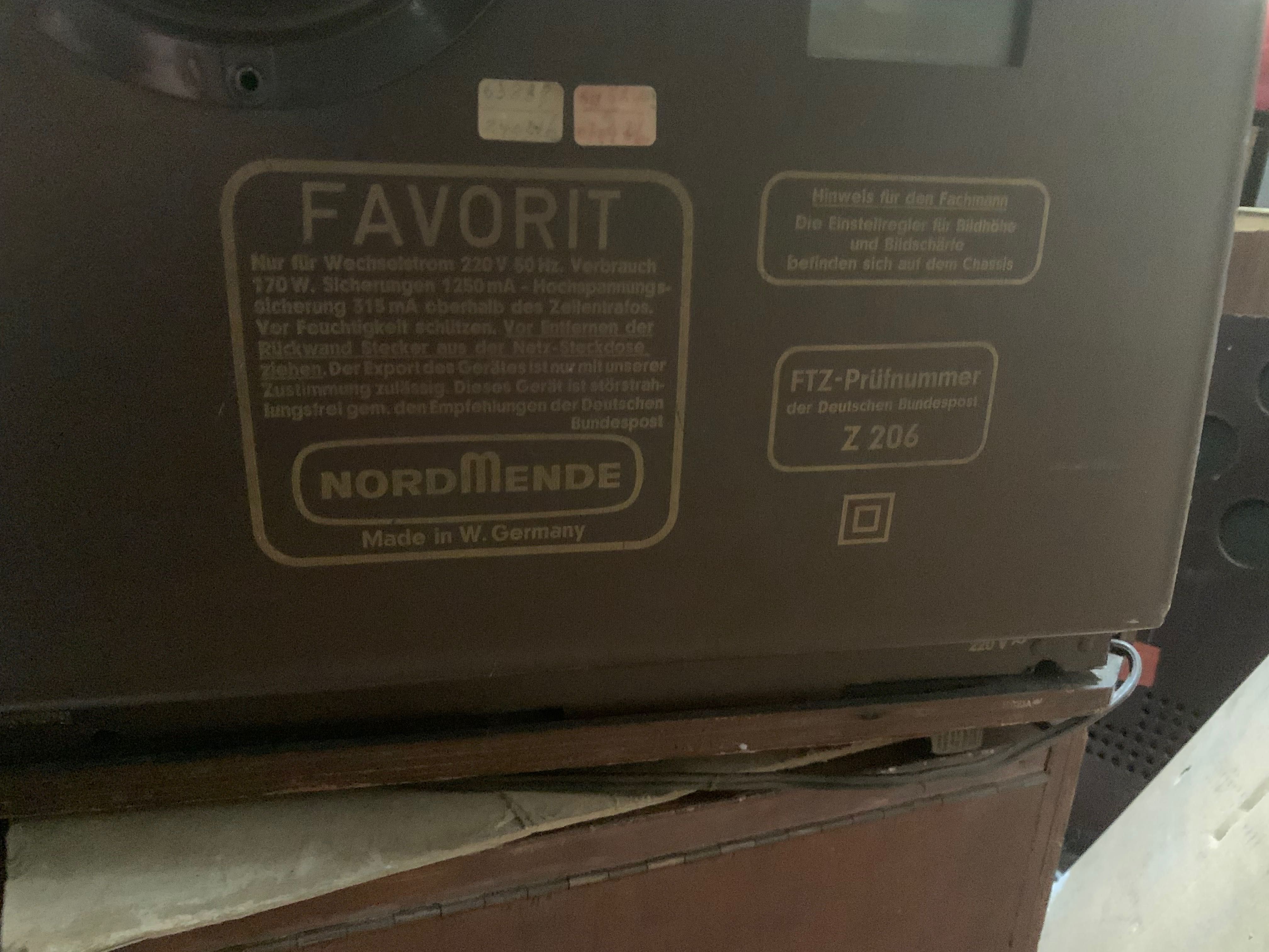 Televisão a válvulas.