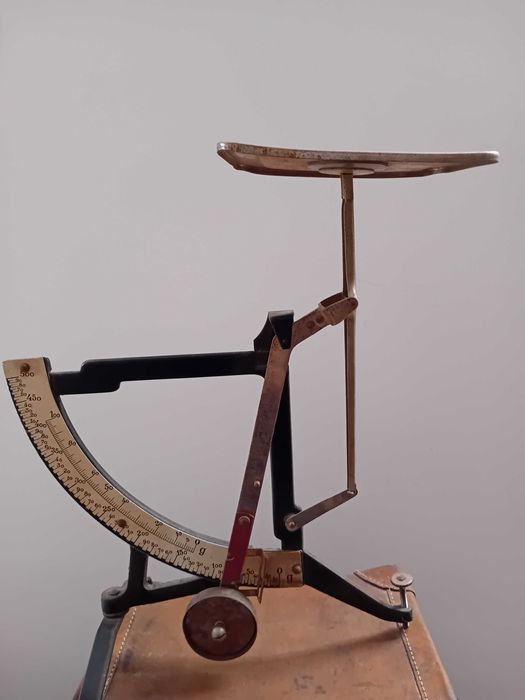 Balança antiga pesar cartas