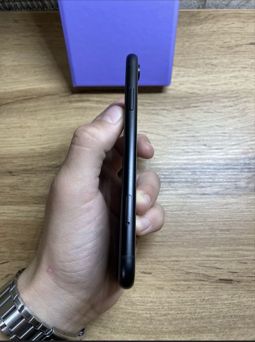 Продам iPhone XR 64GB