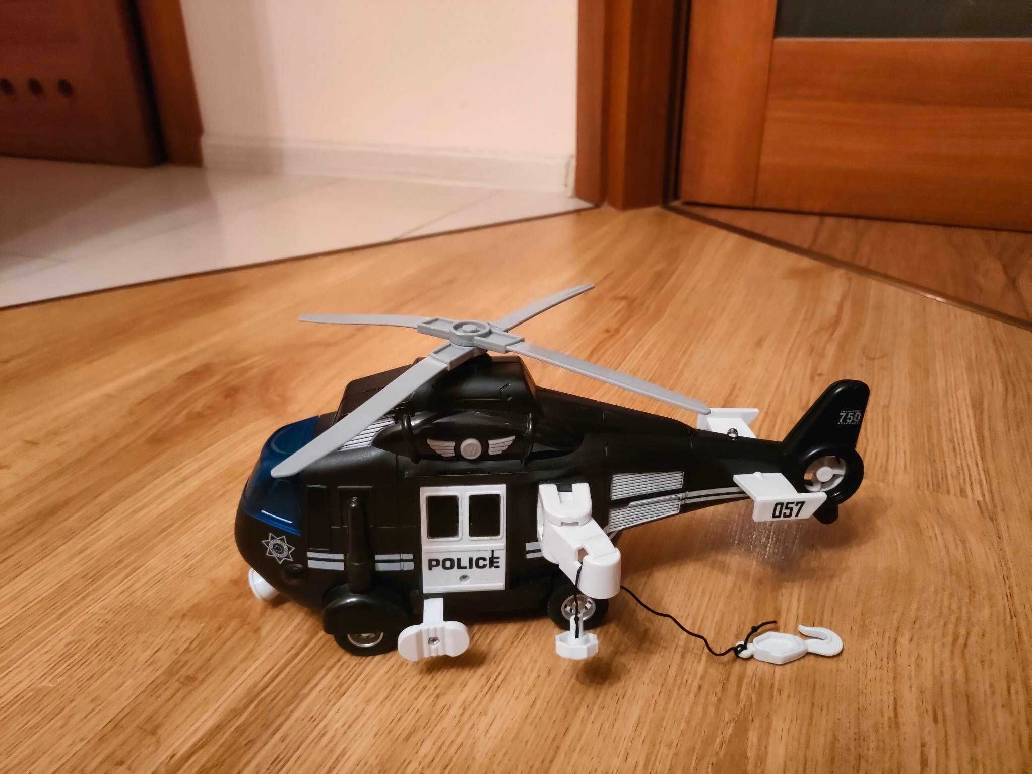 Duży helikopter policji