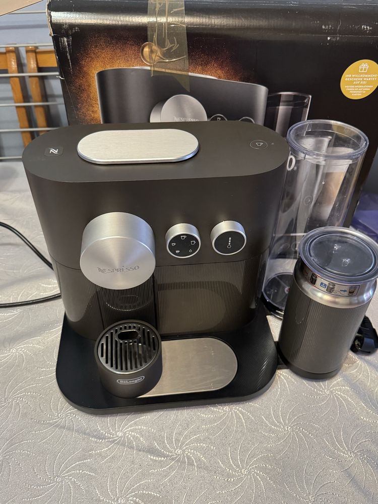 Nespresso Expret&milk delonghi  капсульна кофемашинка
