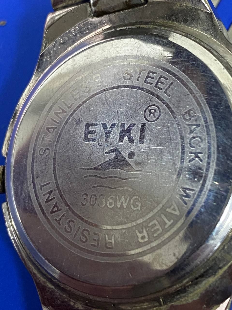 Часы EYKI Quartz (3035WG)