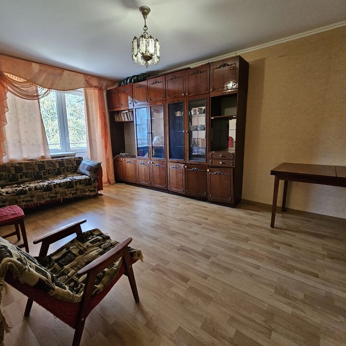 Оренда чотирьохкімнатної квартири з АВТОНОМНИМ ОПАЛЕННЯМ в Звягелі