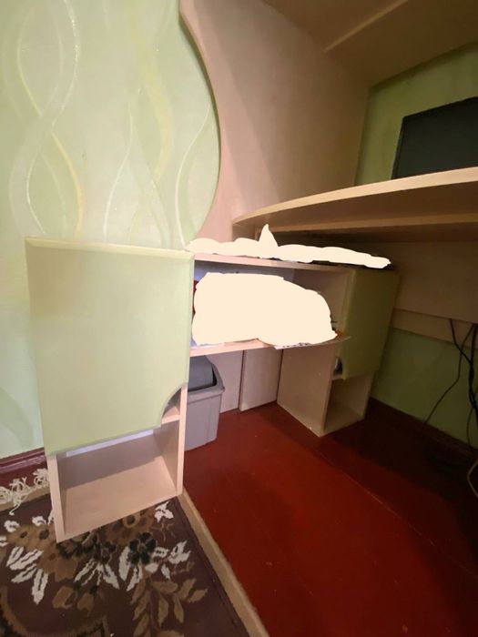 Дитяче ліжко-горище зі столом, поличкою, шафою та матрацом