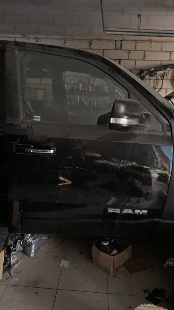 Двери задние передние правая Dodge Ram 1500 2020 Crew cab большая