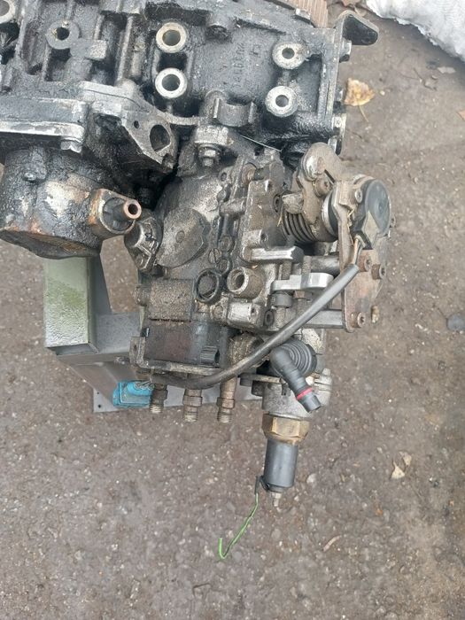 Продам топлівну з форсунками на Івеко Дейлі 2000 року.