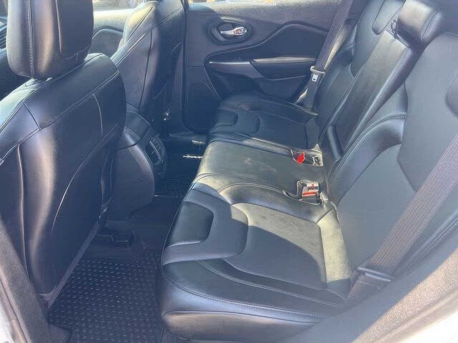 Jeep Cherokee Latitude Lux      2022