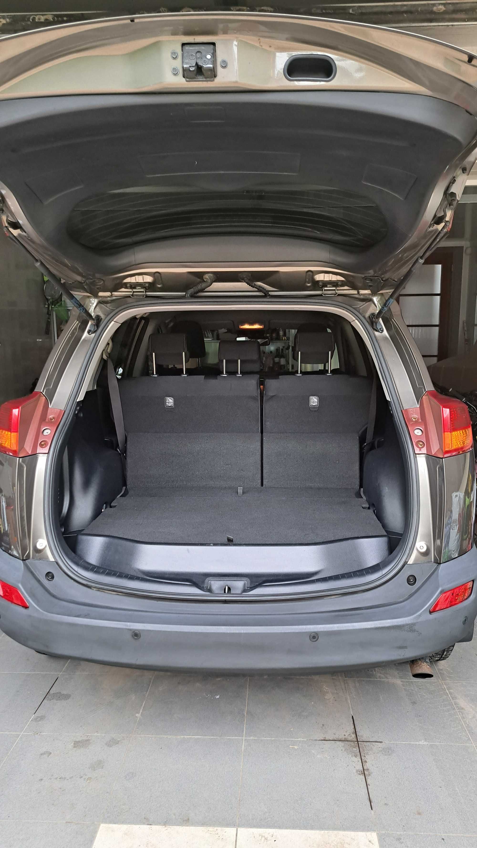 Продам автомобіль TOYOTA RAV