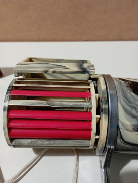 Настольный вентилятор.