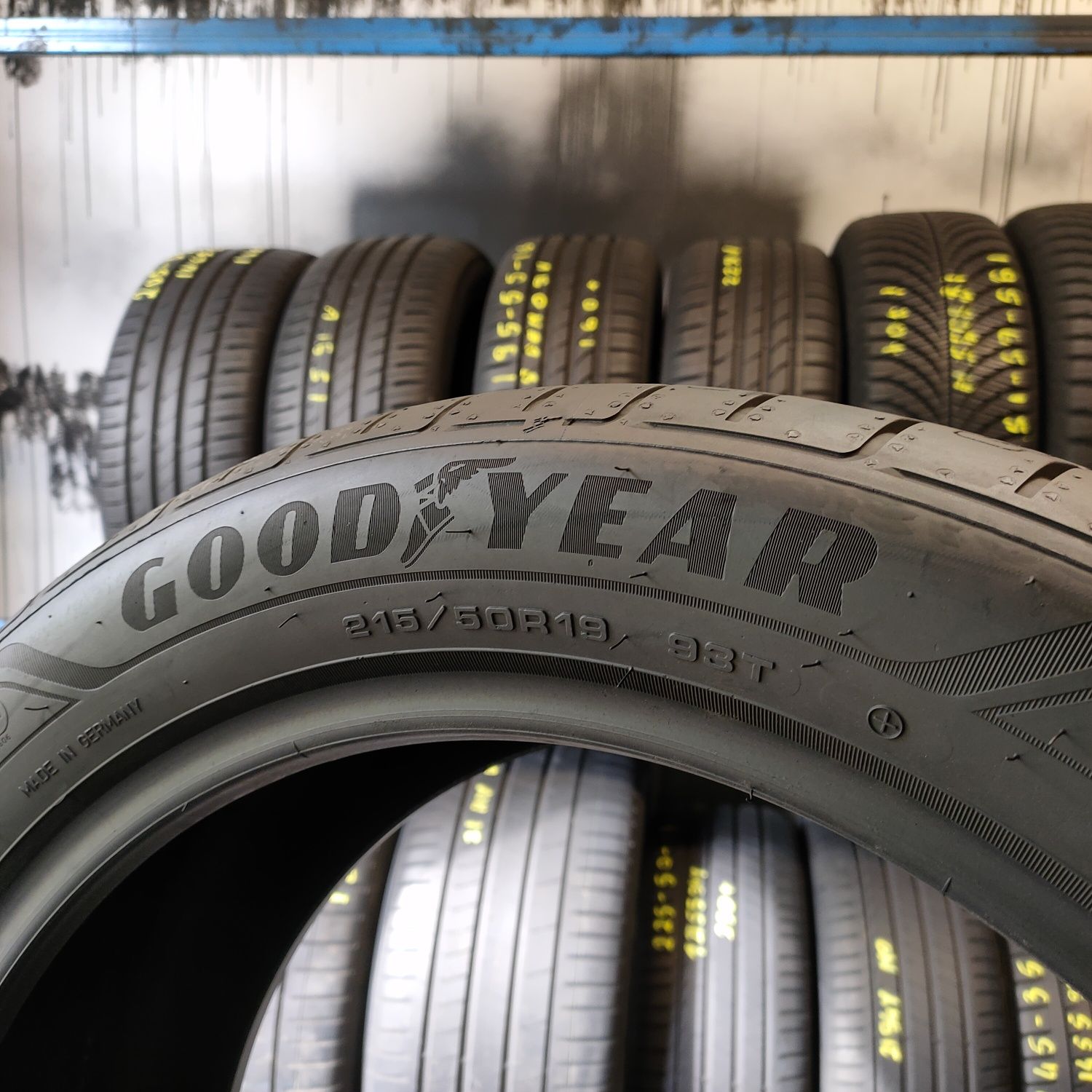 215/50r19 GoodYear EfficientGrip Performance 7.0mm