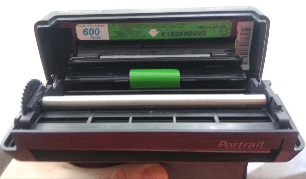 Фотоапарат Polaroid Impulse Portrait 600.