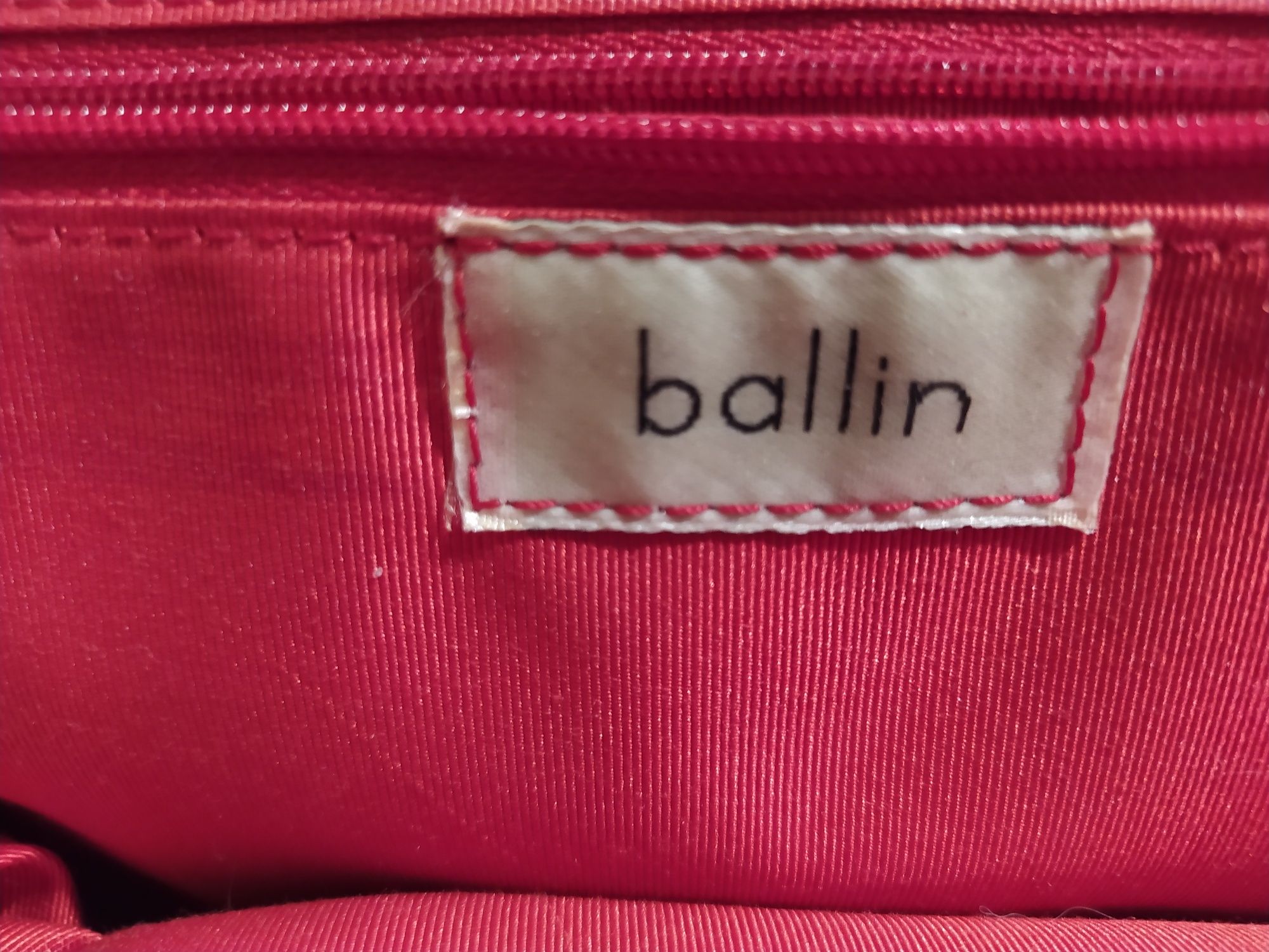 Śliczna czerwona torebka marki Ballin