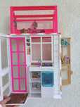 Kompaktowy, składany domek Barbie