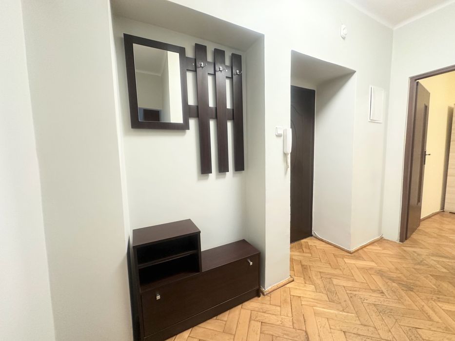 Do wynajęcia M3 z oddzielną kuchnią, idealne dla studentów.