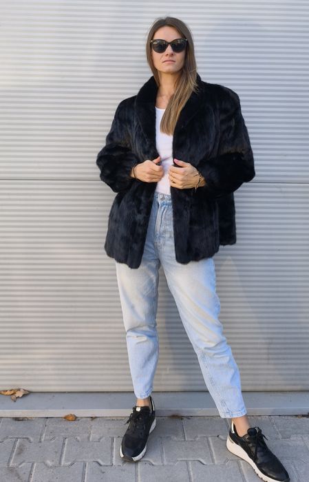 Piękne krótkie futro z norek kruczo czarne rozmiar M L kurtka