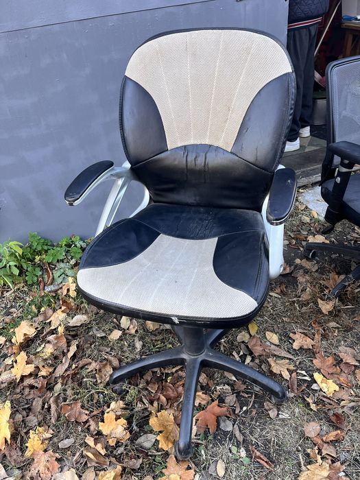 Продам офисные кресла не дорого!