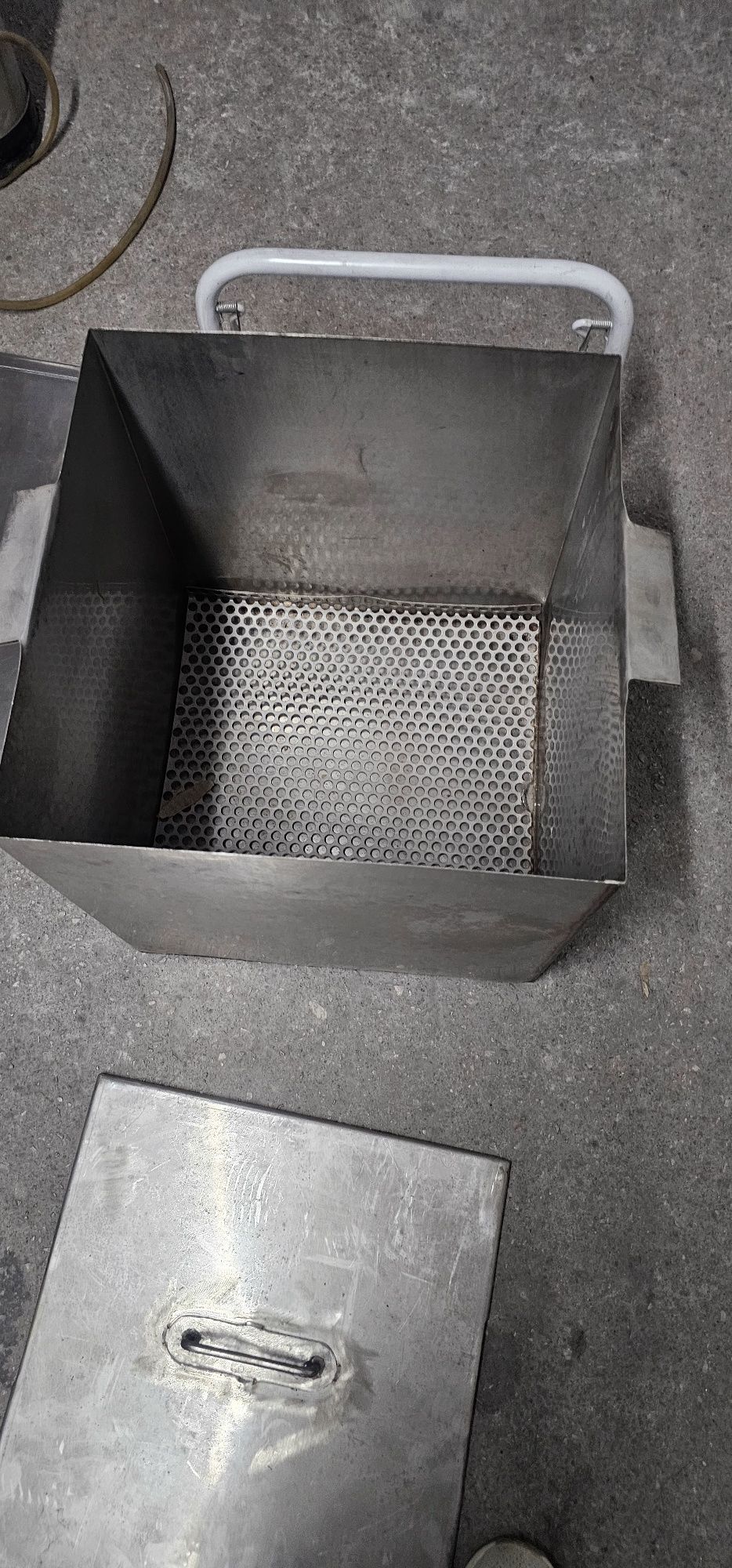 Peças em inox caixa e 2 prateleiras