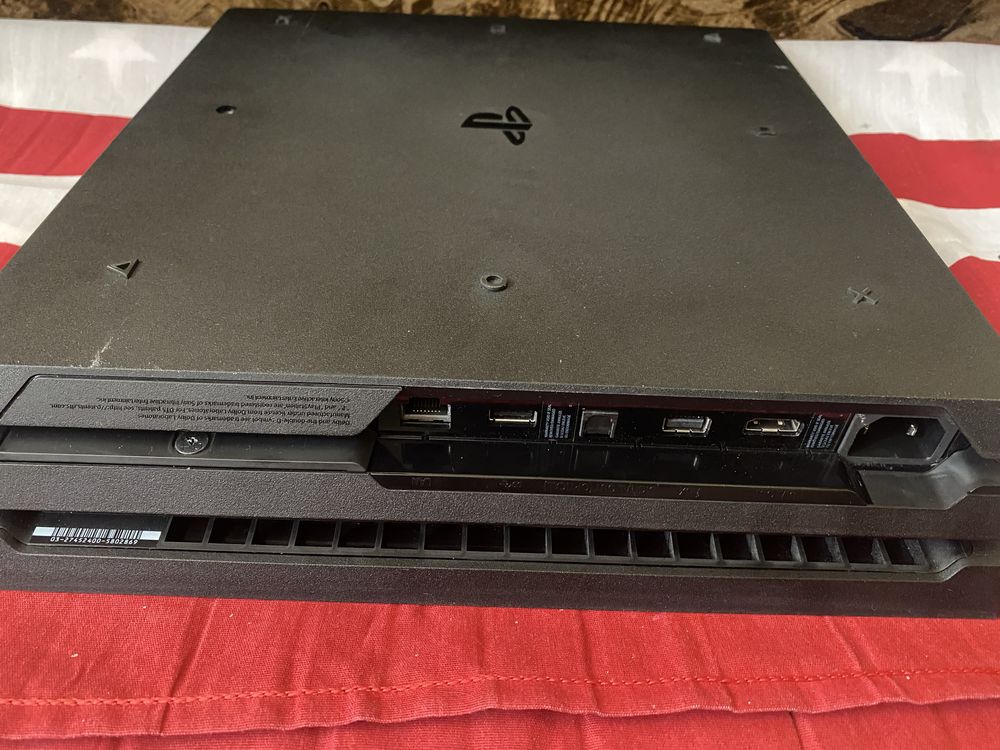 Playstation 4 pro 1tb, 2 джойстики, плойка, приставка, плейстейшин