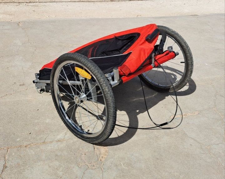 Caro de passeio para duas crianças