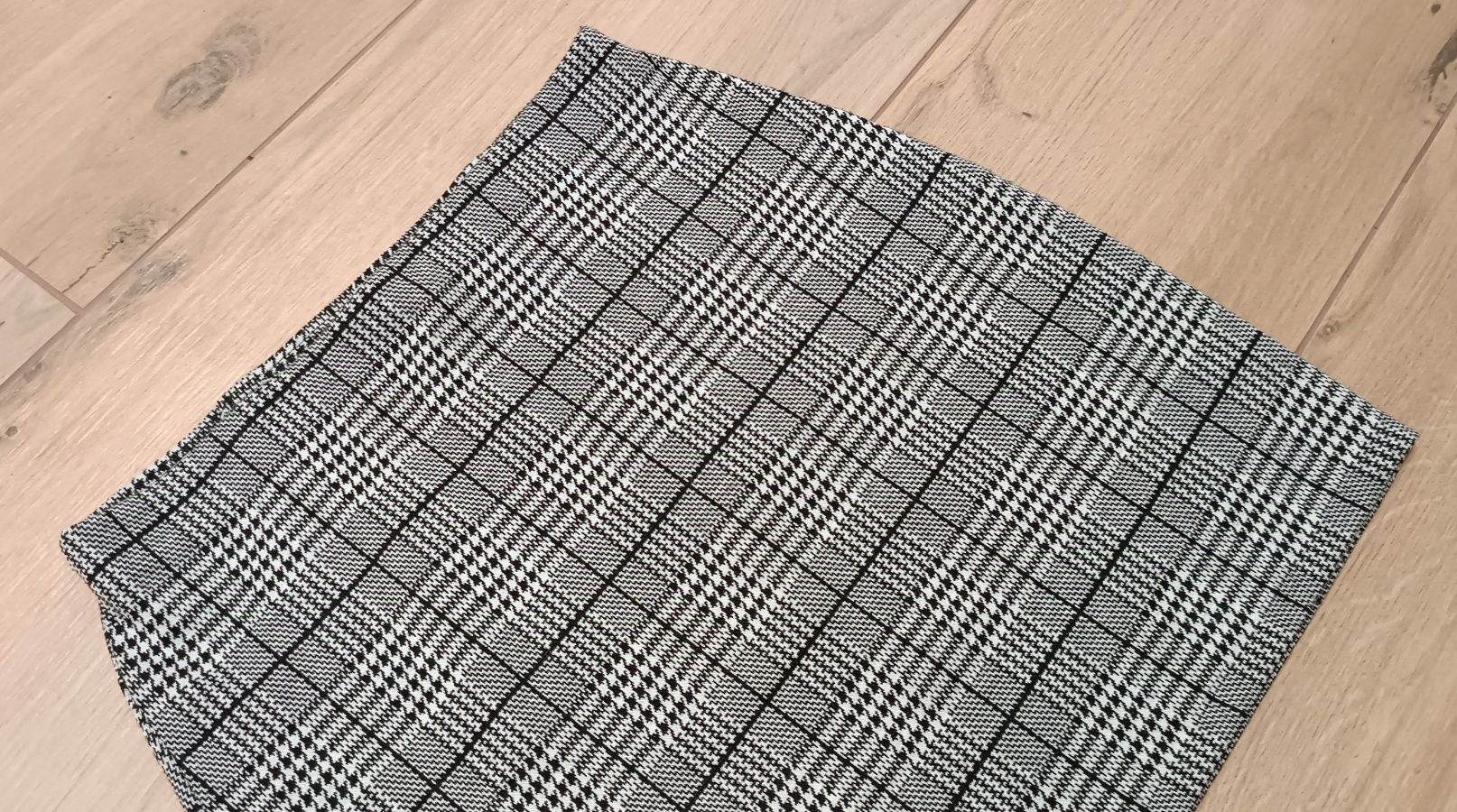 H&M 34 XS spódniczka mini w kratkę pepitkę pepitka  do kozaki szpilki