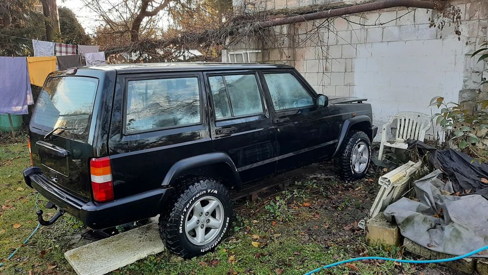 Jeep Cherokee Jeep Cherokee XJ 5.2 V8/ Cały lub na części