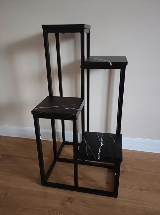 Metalowy kwietnik 4-poziomowy 68 cm czarny marmur glamour